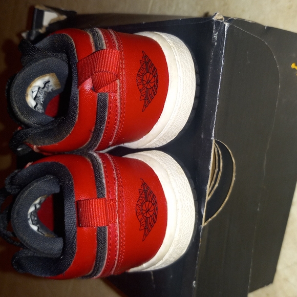 Retro Jordan 1s 7c - Picture 4 of 7